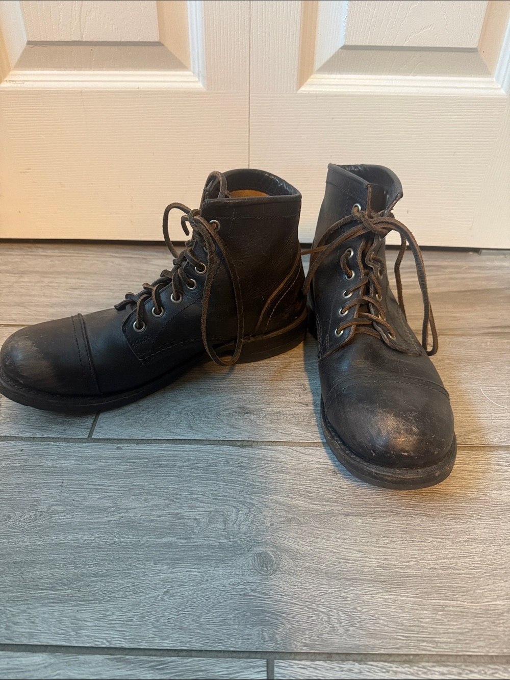Men’s size 7 Frye Logan Cap Toe Boot Black